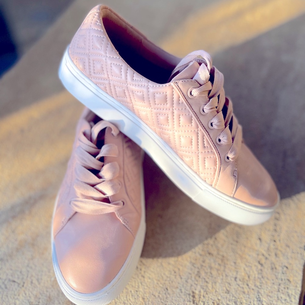 Like NEW TORY BURCH TENNIS SHOES
